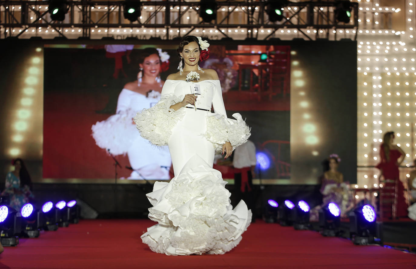 Un total de 32 chicas y los 16 chicos participaron en la gala presentada por Rocío Alba y Pepelu Ramos y que contó con la actuación de Virginia Gámez.