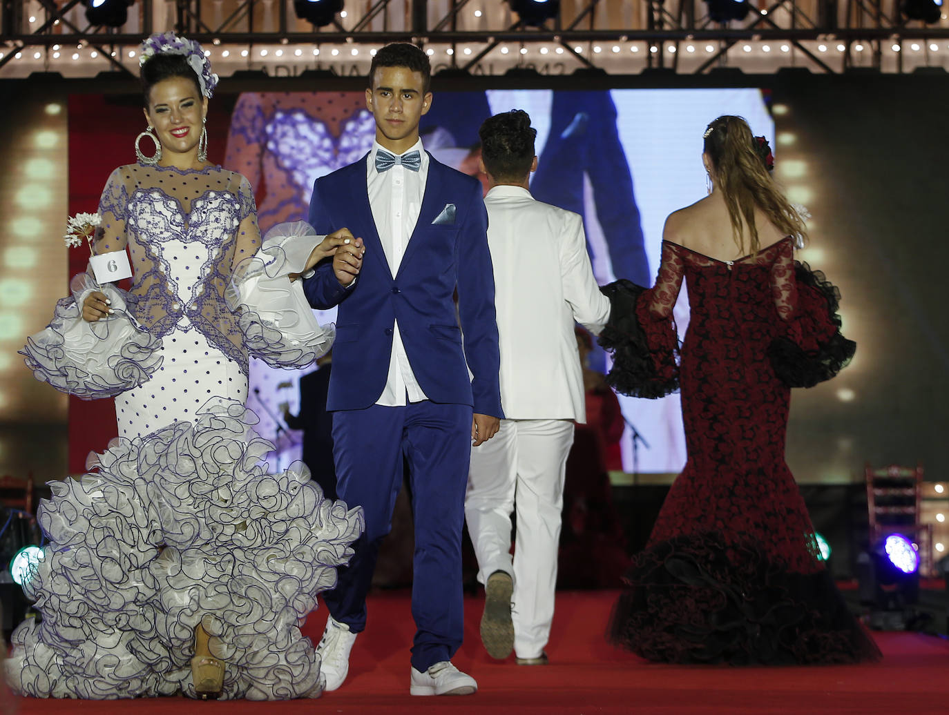 Un total de 32 chicas y los 16 chicos participaron en la gala presentada por Rocío Alba y Pepelu Ramos y que contó con la actuación de Virginia Gámez.