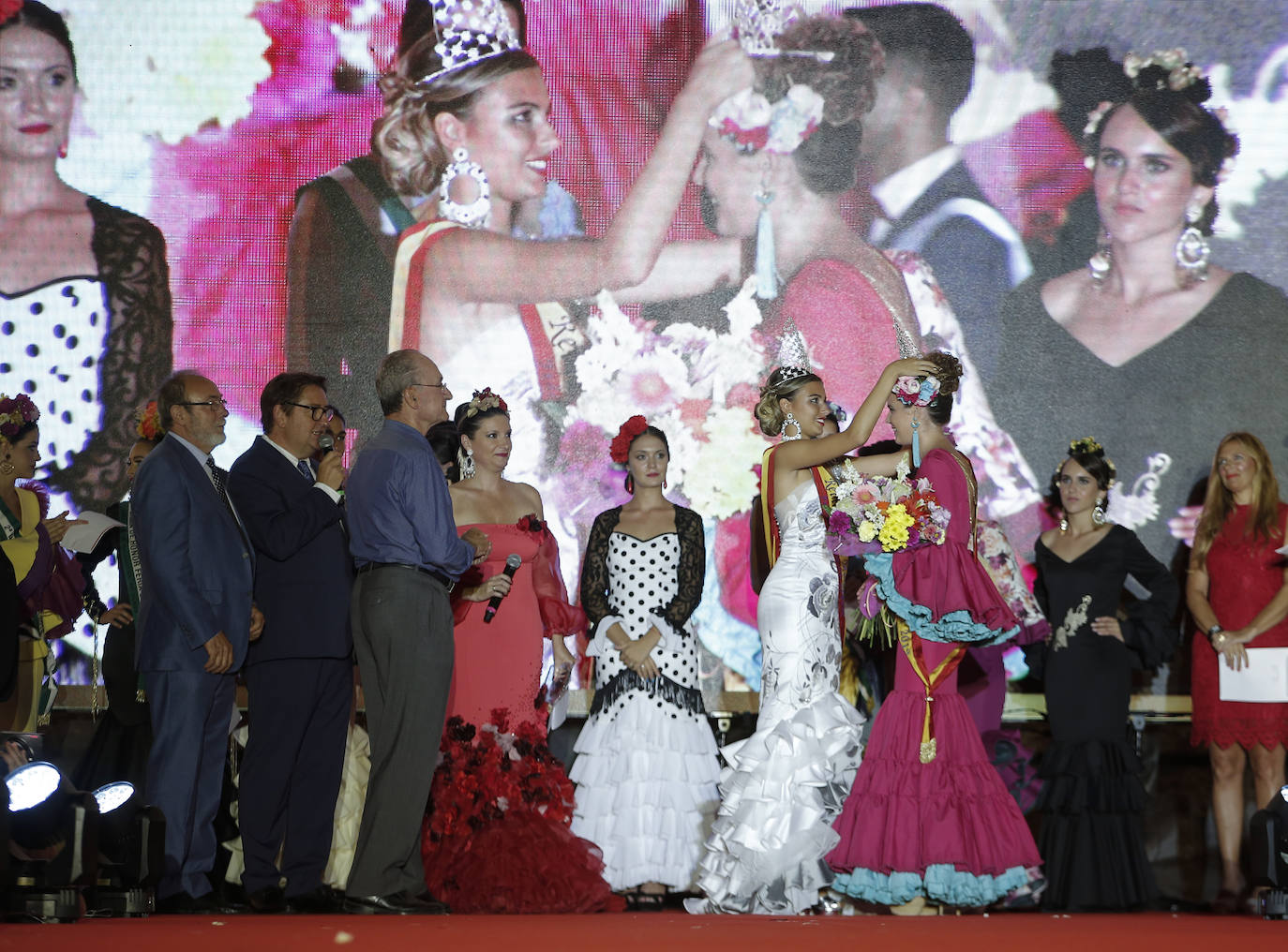 Un total de 32 chicas y los 16 chicos participaron en la gala presentada por Rocío Alba y Pepelu Ramos y que contó con la actuación de Virginia Gámez.