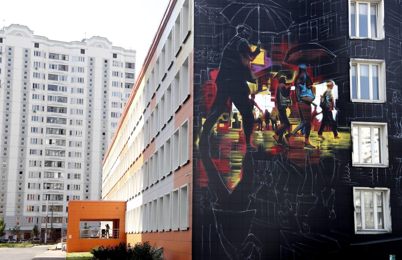 Una vista de graffiti en el distrito en Odintsovo, cerca de Moscú, Rusia. Durante el Festival Mofogénesis Urbana en Moscú participan 60 artistas de más de 20 países.