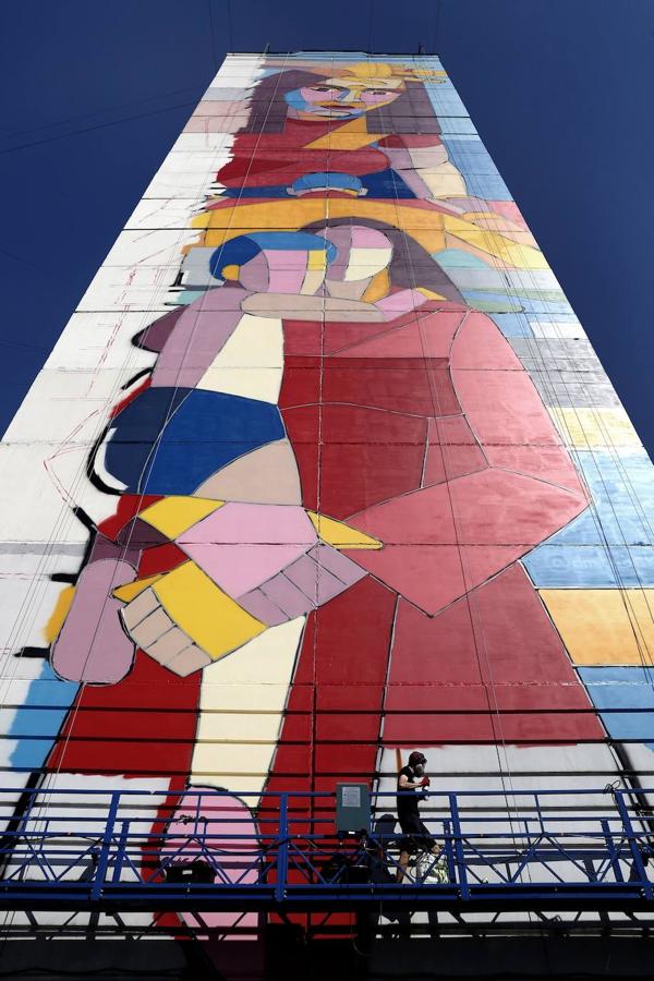 Una vista de graffiti en el distrito en Odintsovo, cerca de Moscú, Rusia. Durante el Festival Mofogénesis Urbana en Moscú participan 60 artistas de más de 20 países.