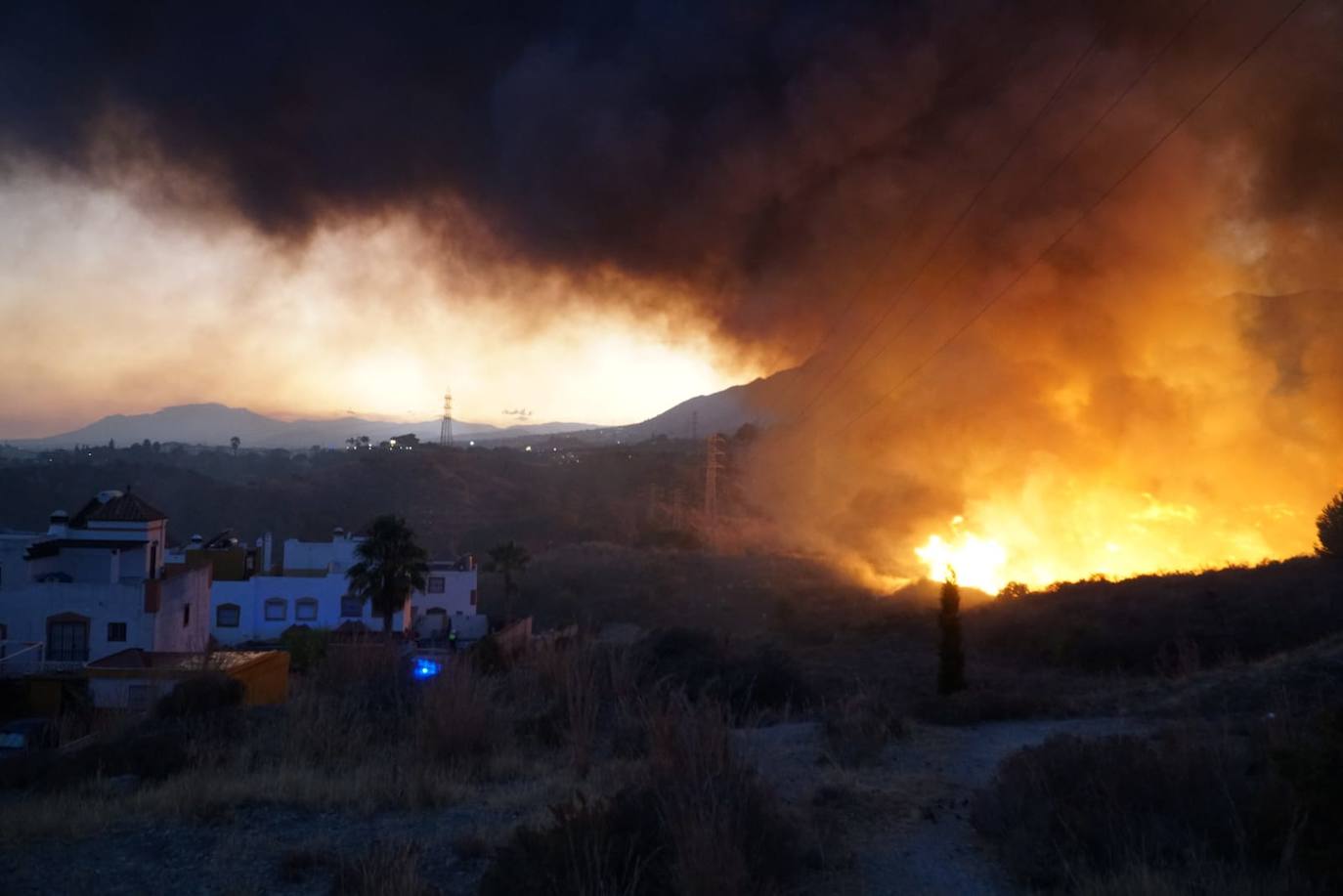 El fuego se originó en la zona conocida como Altos de Marbella. 