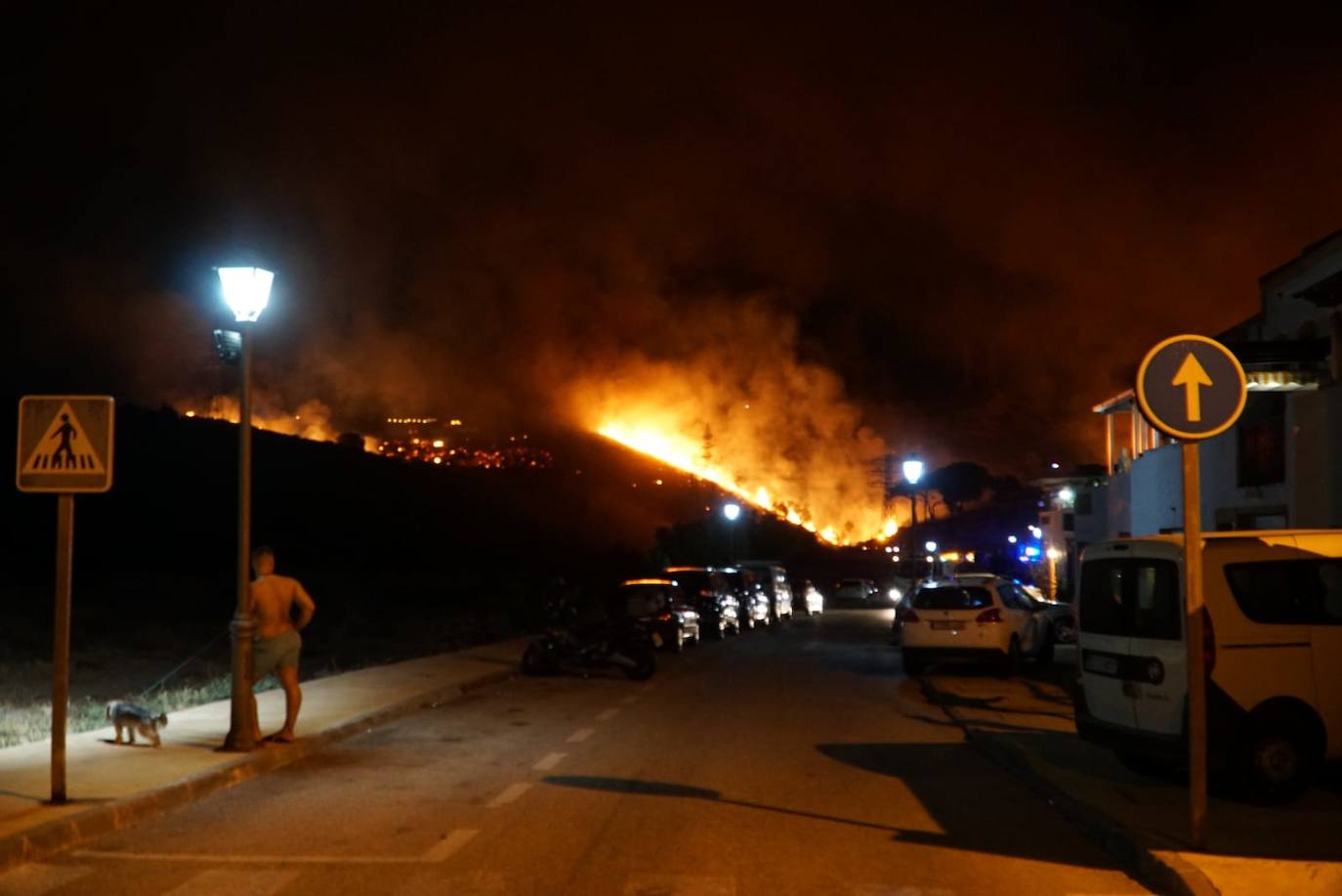 El fuego se originó en la zona conocida como Altos de Marbella. 