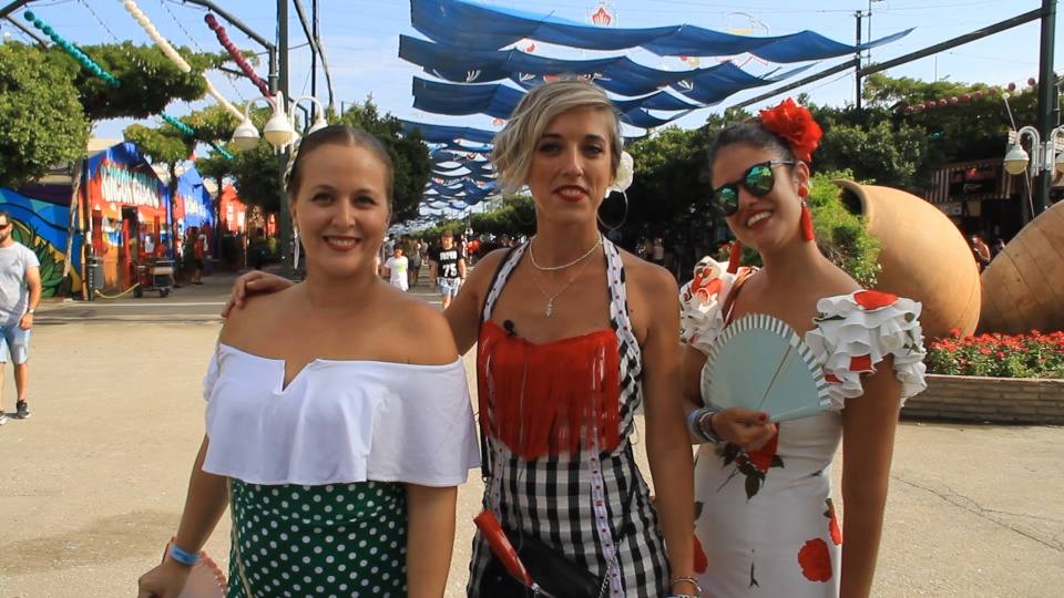 Algunos trajes de flamenca y caballistas el jueves en el Real. 