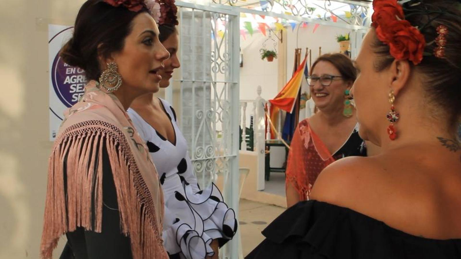 Algunos trajes de flamenca y caballistas el jueves en el Real. 