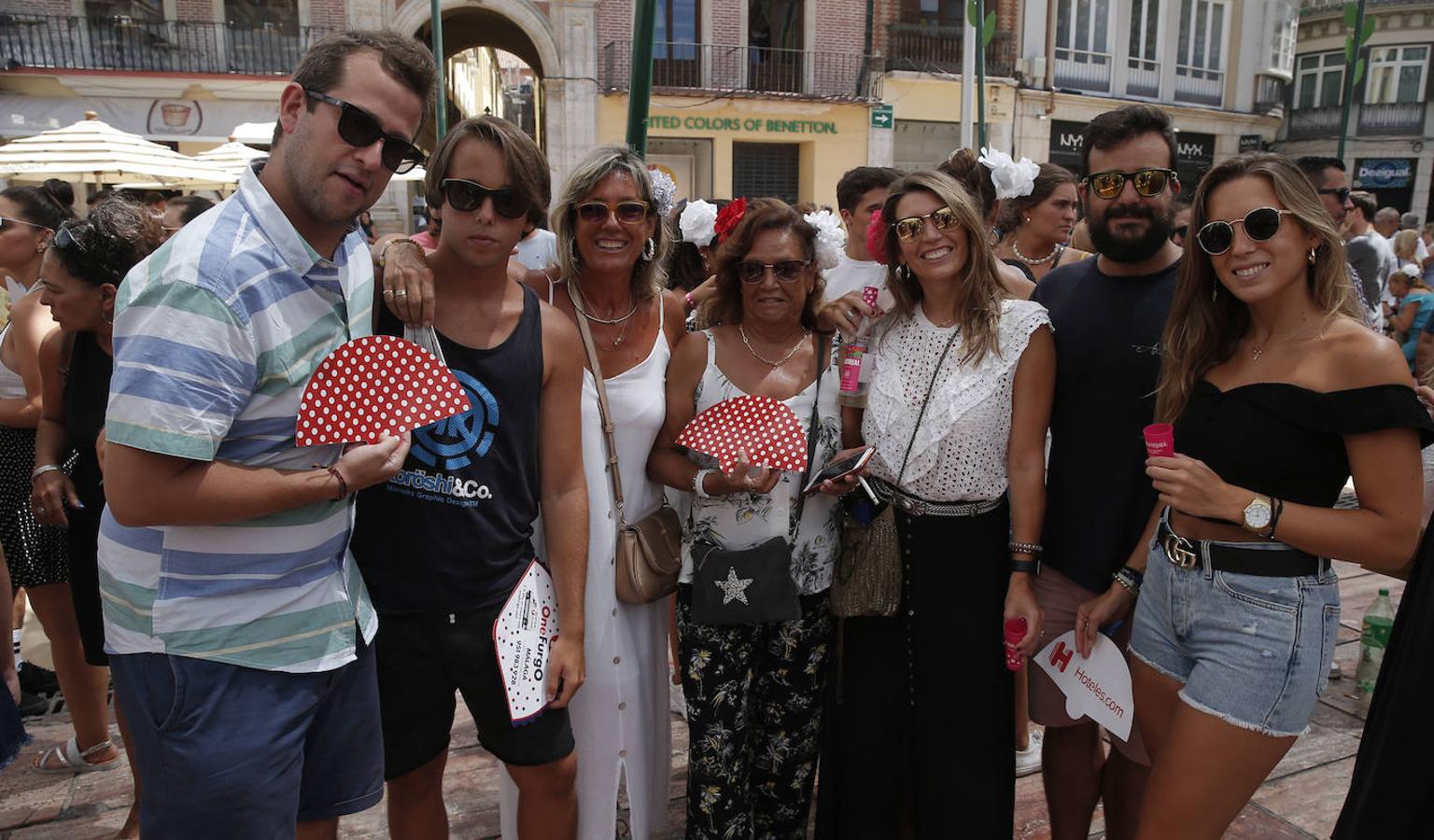 Miles de malagueños visitan el Real y el Centro en la recta final de la fiesta. 