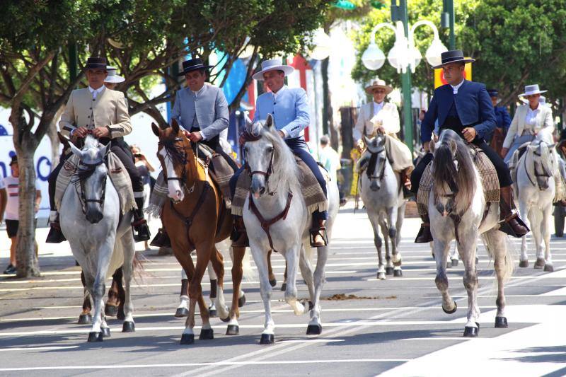 Miles de malagueños visitan el Real y el Centro en la recta final de la fiesta. 