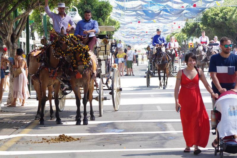 Miles de malagueños visitan el Real y el Centro en la recta final de la fiesta. 