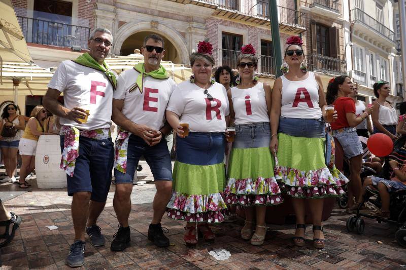 Miles de personas apuran las últimas horas de fiesta tanto en el Centro como en el Real. 