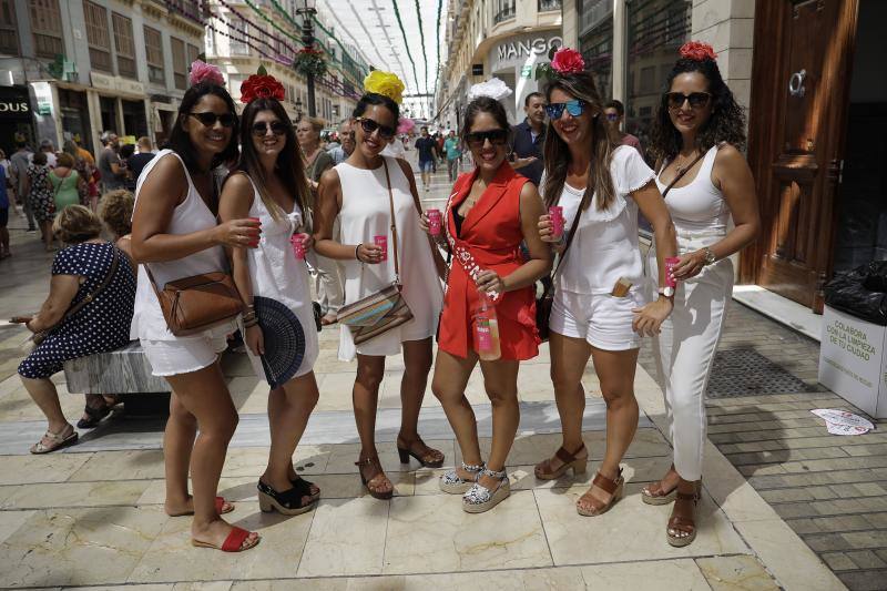 Miles de personas apuran las últimas horas de fiesta tanto en el Centro como en el Real. 