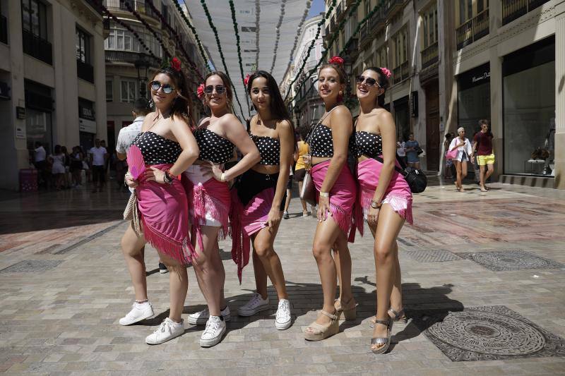 Miles de personas apuran las últimas horas de fiesta tanto en el Centro como en el Real. 