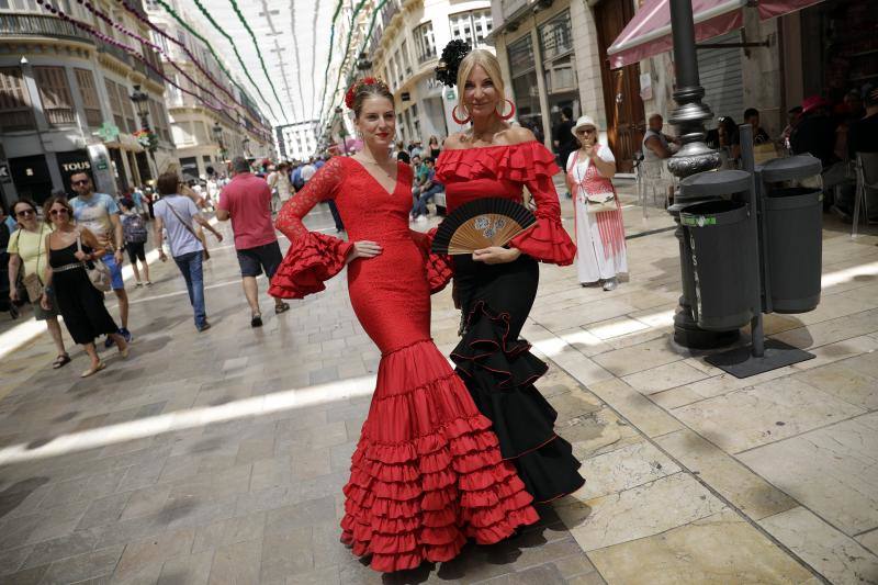 Miles de personas apuran las últimas horas de fiesta tanto en el Centro como en el Real. 