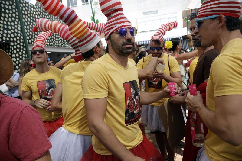 Miles de personas apuran las últimas horas de fiesta tanto en el Centro como en el Real. 