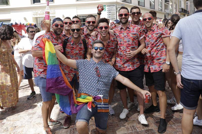 Miles de personas apuran las últimas horas de fiesta tanto en el Centro como en el Real. 