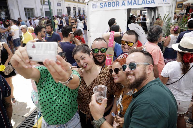 Miles de personas apuran las últimas horas de fiesta tanto en el Centro como en el Real. 