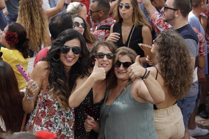 Miles de personas apuran las últimas horas de fiesta tanto en el Centro como en el Real. 