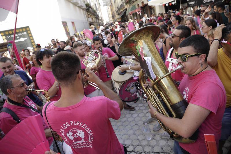 Miles de personas apuran las últimas horas de fiesta tanto en el Centro como en el Real. 