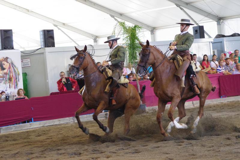 Miles de personas apuran las últimas horas de fiesta tanto en el Centro como en el Real. 