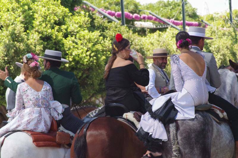 Miles de personas apuran las últimas horas de fiesta tanto en el Centro como en el Real. 