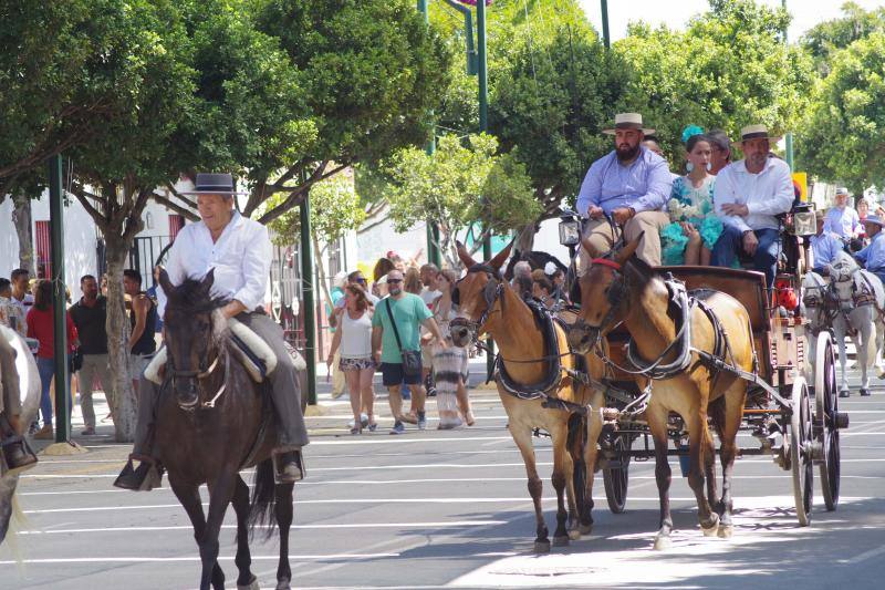 Miles de personas apuran las últimas horas de fiesta tanto en el Centro como en el Real. 