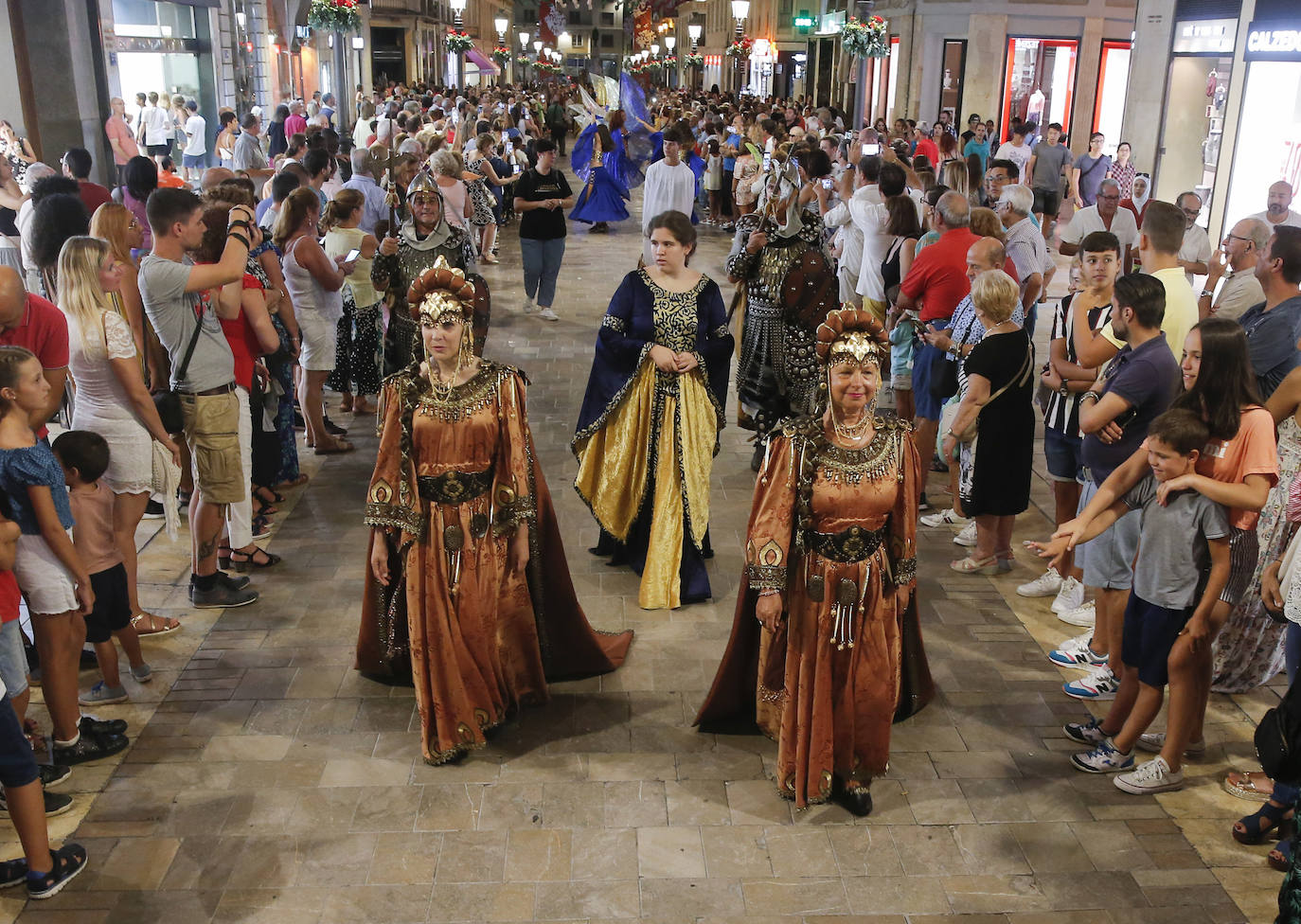 Más de 200 figurantes participan en esta octava edición, que contó con el pintor Antonio Montiel como el rey Fernando