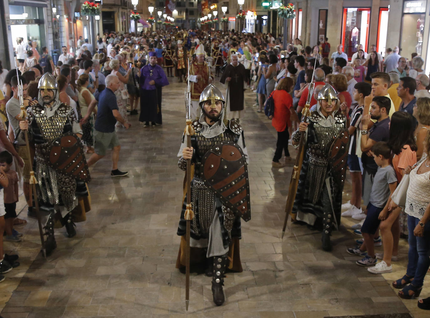 Más de 200 figurantes participan en esta octava edición, que contó con el pintor Antonio Montiel como el rey Fernando