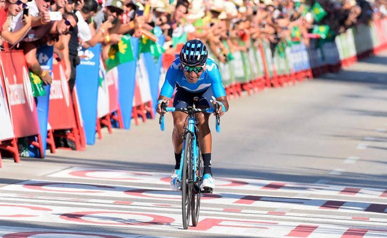 Nairo Quintana, entrando en solitario por la línea de meta.