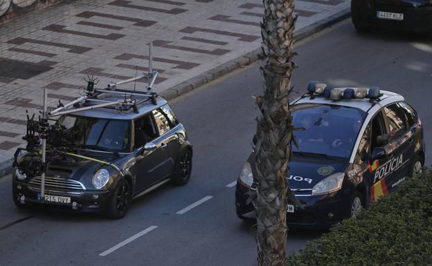 Filmación de una persecución de coches en la avenida Molière de Málaga para 'Toy Boy. 