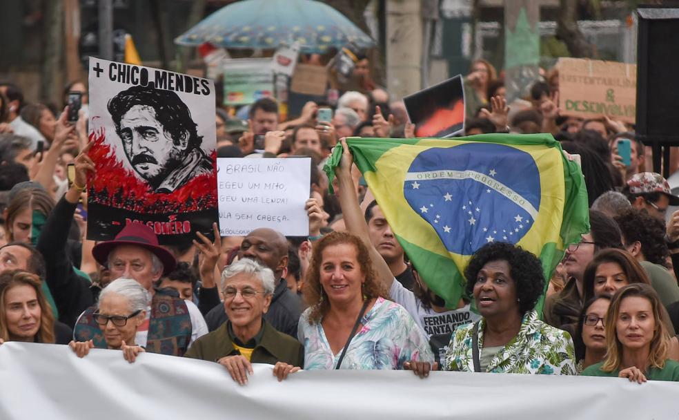 El símbolo. La imagen de Chico Mendes estuvo presente en la manifestación que el pasado domingo recorrió Río de Janeiro en defensa de la Amazonia. 