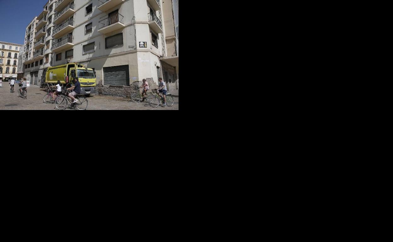 Ayer ya fueron retirados los contenedores que se encontraban en el lateral de los cines. 