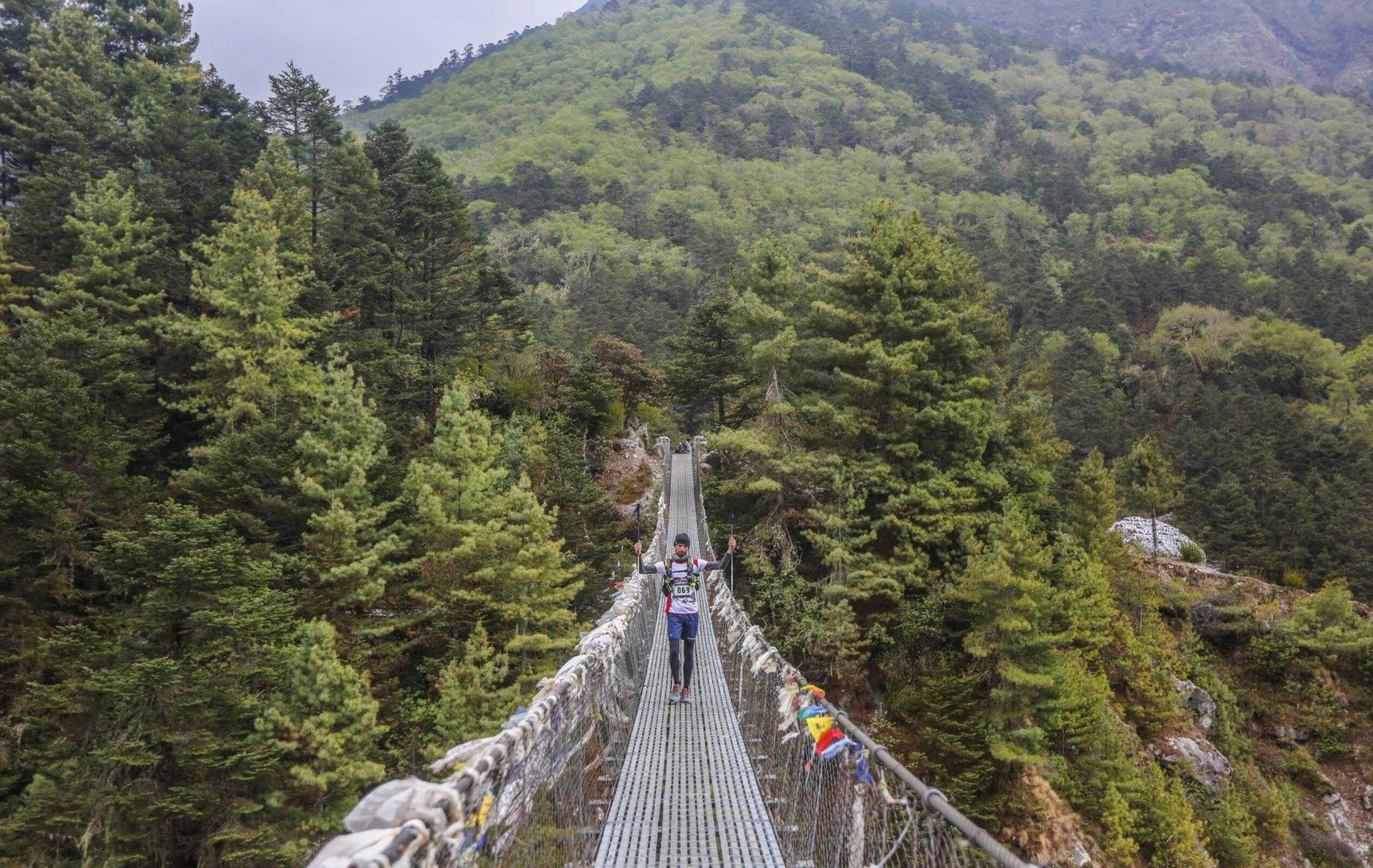 Everest Marathon. Es la carrera más alta del mundo, según la organización de los récord Guinness. Se recorre a 5.000 metros y es tan exigente que un par de días antes de la cita los corredores deben realizarse un exhaustivo chequeo y diversos análisis para saber si son capaces de adaptarse a la altitud. El precio para los participantes es también prohibitivo; asciende hasta los 30.000 euros. 