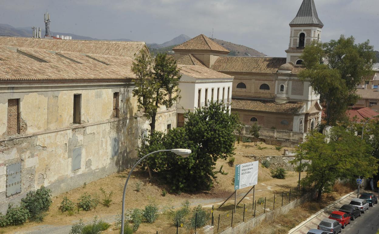Vista del templo y del Antiguo Convento de la Trinidad, que pertenece a la Junta.