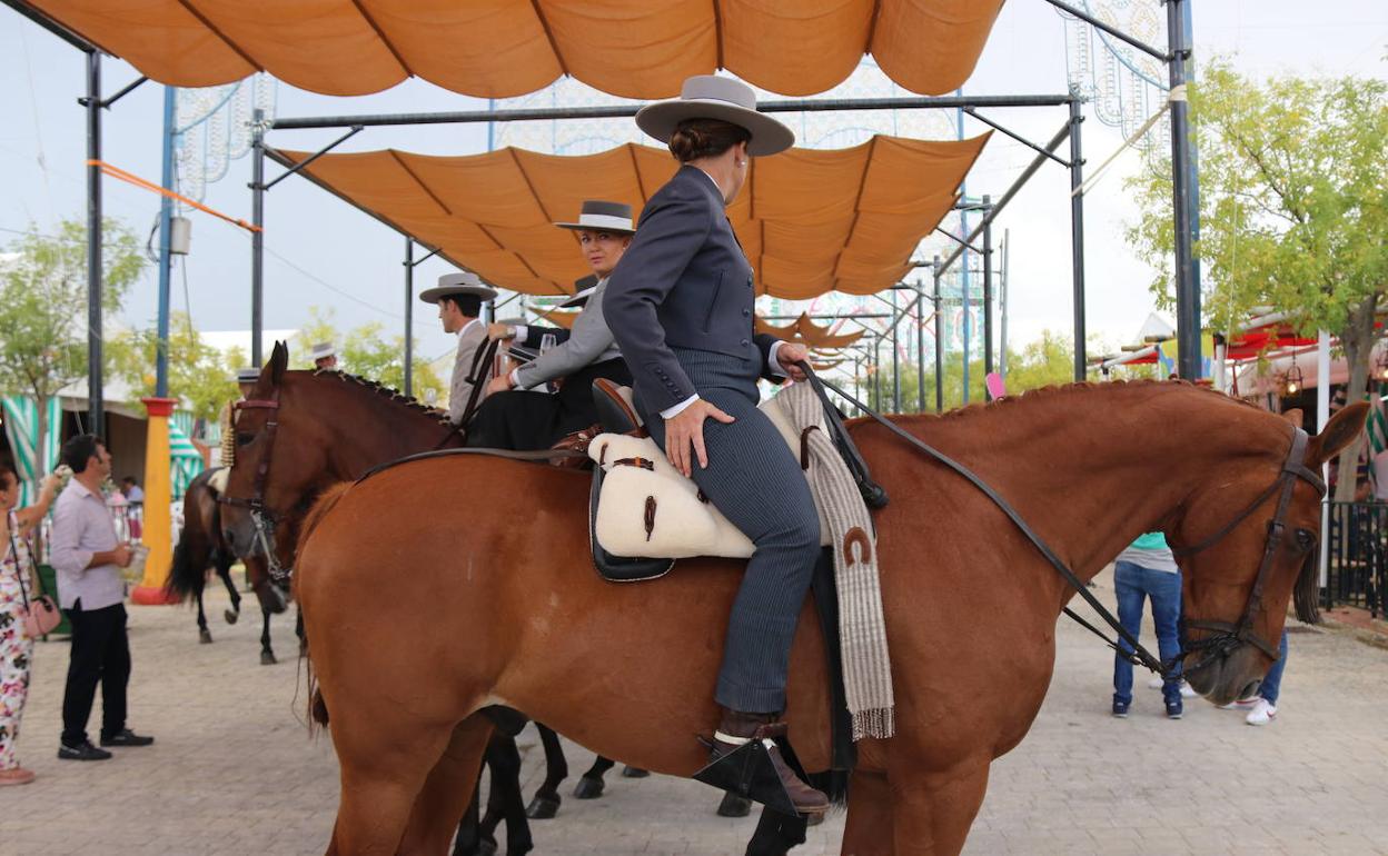 Jinetes y caballos toman el protagonismo en la Feria de Ronda