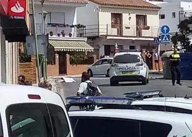 Imagen secundaria 1 - Detienen a un hombre por matar a su madre de un tiro en la cabeza en Puerto de la Torre, Málaga