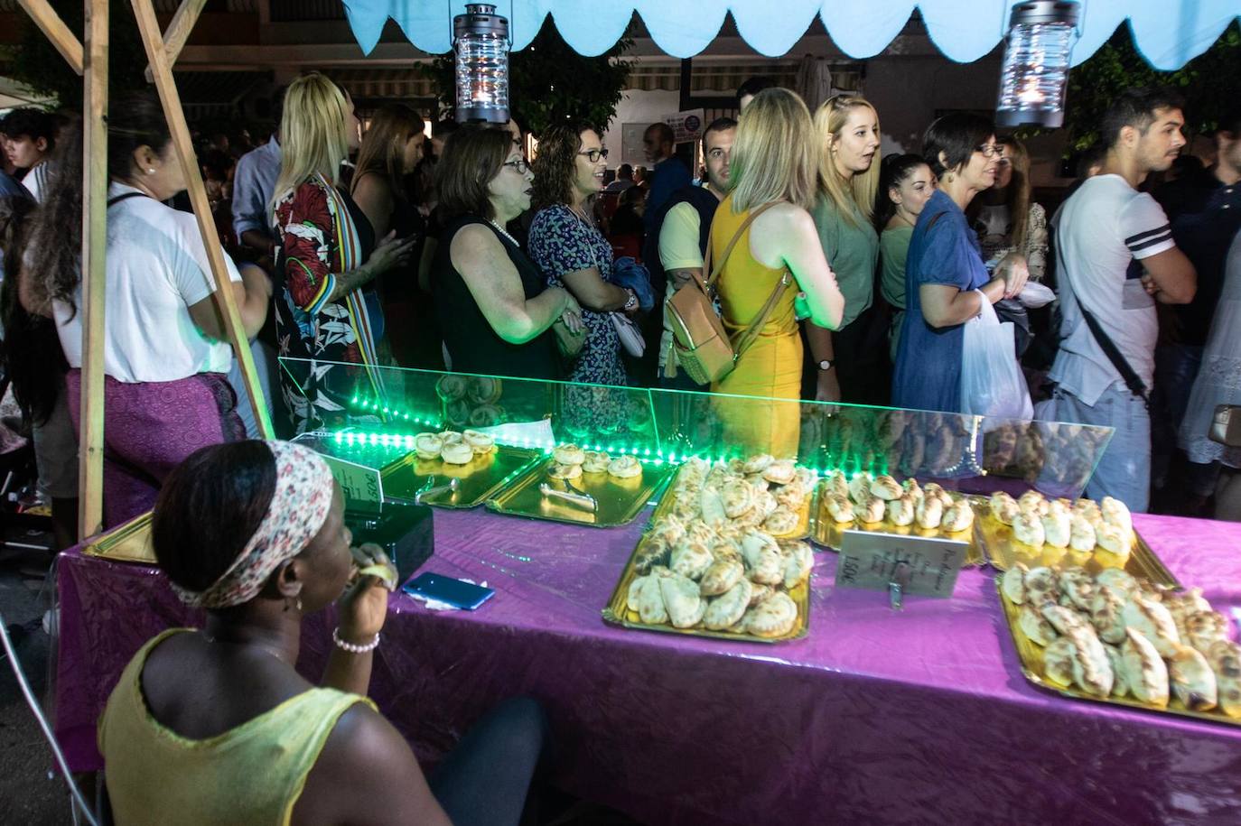 Unas 25.000 velas iluminan el municipio en la 23 edición de este certamen