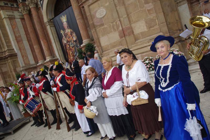 Los malagueños arropan a la Patrona en la misa en la Catedral de Málaga previa a la salida en procesión