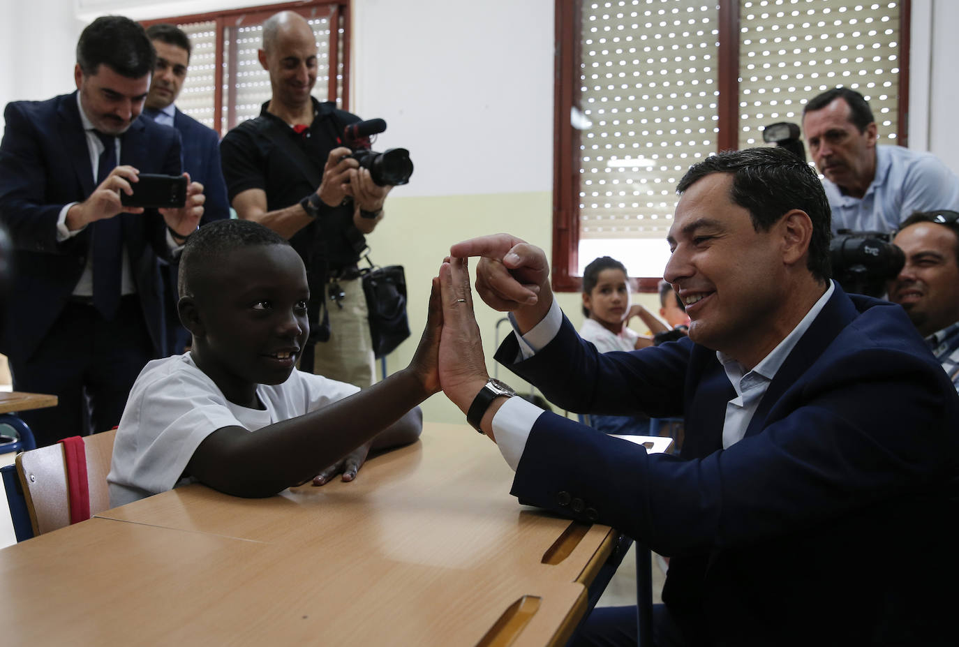 El presidente ha acudido al Manuel Altolaguirre, un centro de educación compensatorio y difícil desempeño, con 254 alumnos de diez nacionalidades. 
