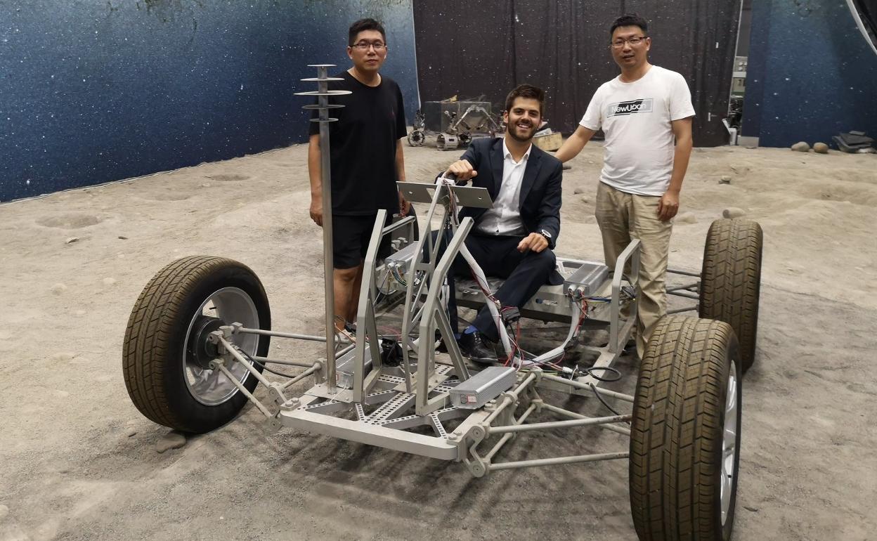 José María Ortega, en el rover de la Agencia Espacial China. 
