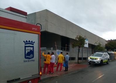 Imagen secundaria 1 - Daños en el pabellón y balsas de agua en el polígono Guadalhorce.