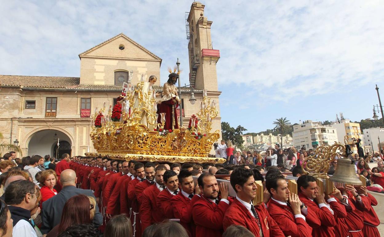 Salida procesional del Cristo de la Humildad el Domingo de Ramos. 