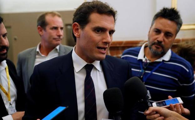 Sánchez rechaza las condiciones de Rivera para que PP y Ciudadanos se abstengan en su investidura