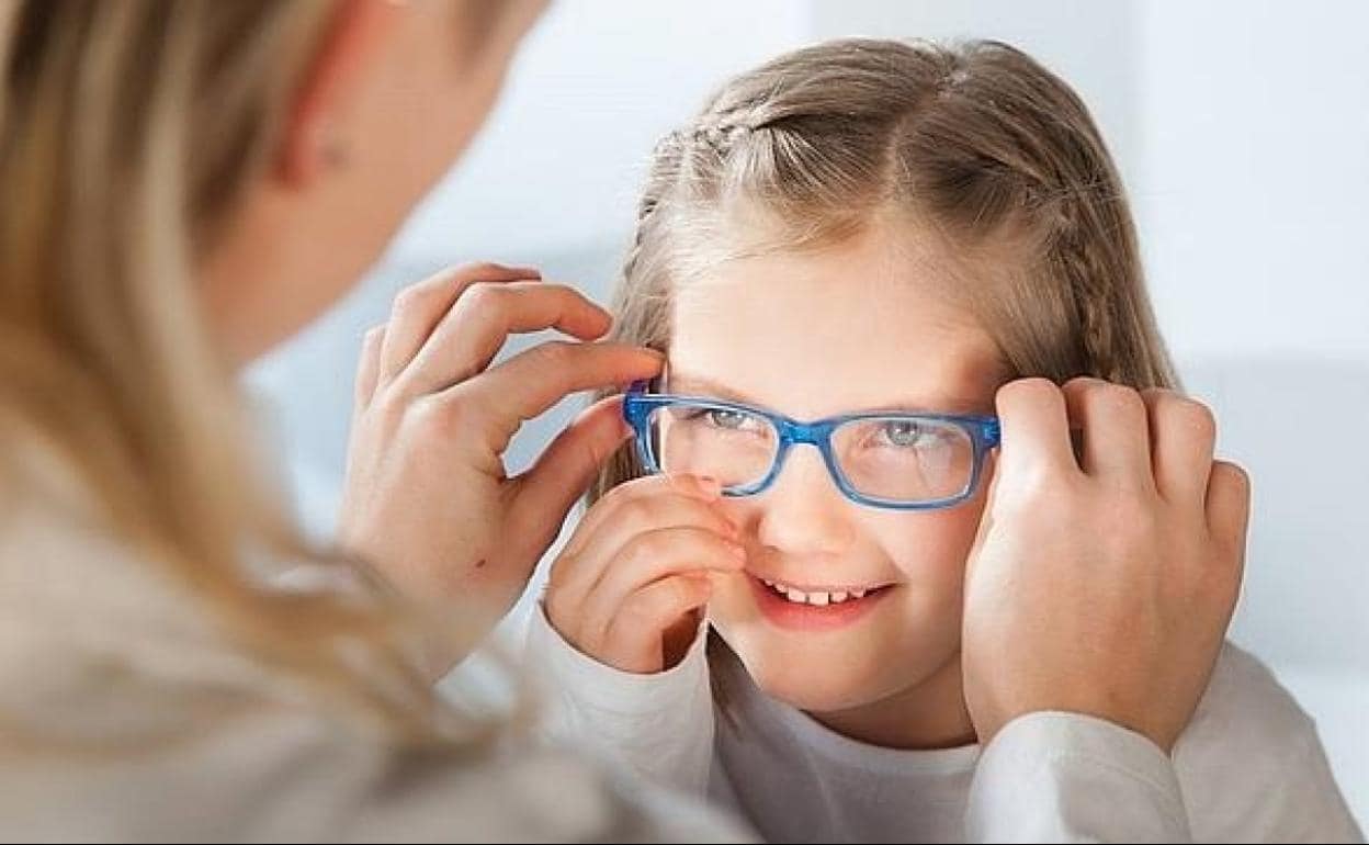 La Fundación Afflelou regala gafas a los niños de entre 5 y 7 años que las necesiten
