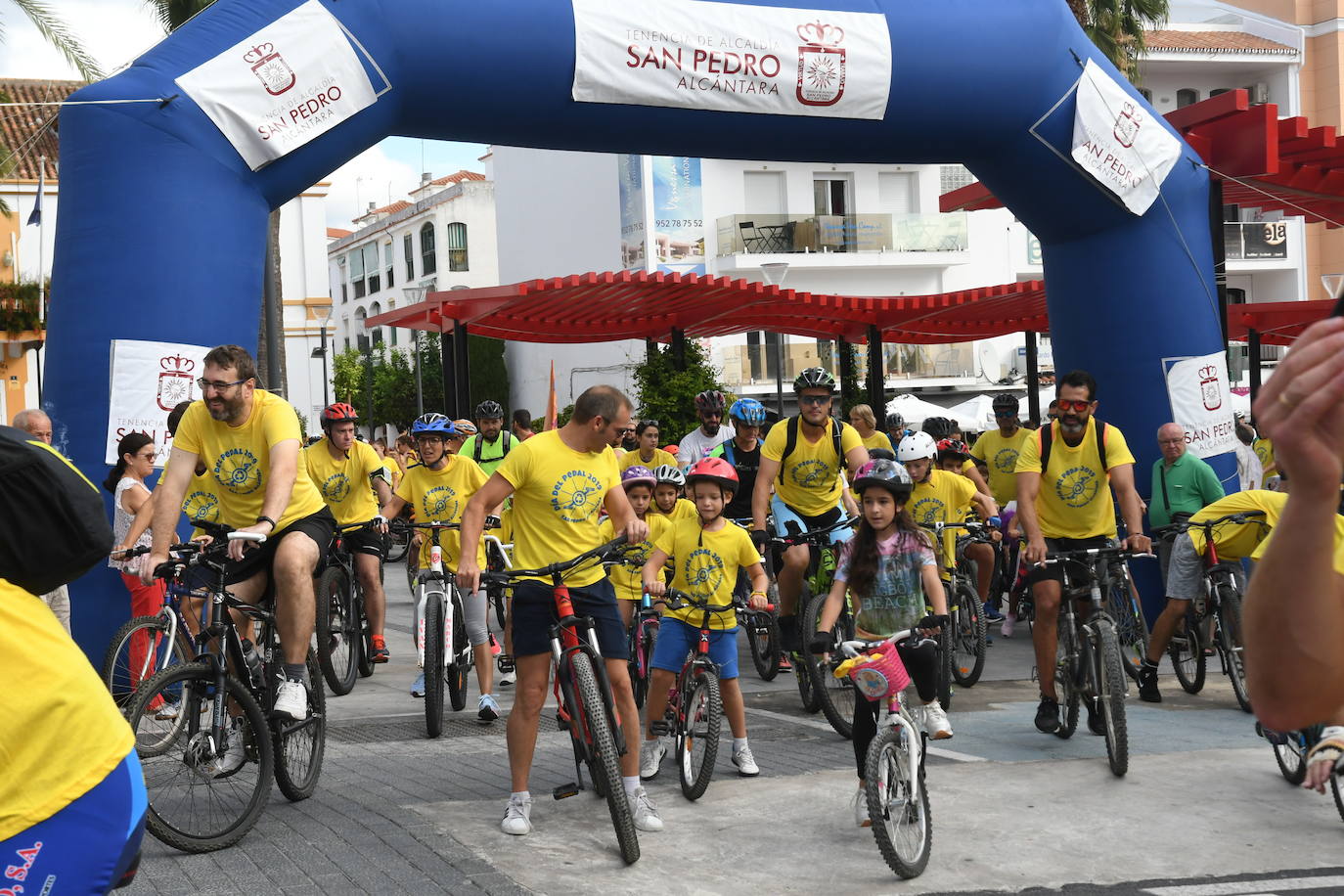 Esta edición ha vuelto a mezclar deporte y solidaridad mediante la recogida de material escolar para la Asociación Valores y la Federación de Ampas de Marbella y San Pedro (FAPA Mainake).