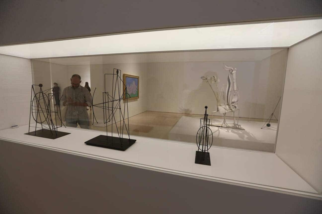 El Museo Picasso de Málaga explora en su nueva exposición temporal, 'Calder-Picasso', los vínculos creativos entre el norteamericano Alexander Calder y el malagueño Pablo Picasso, a través de más de un centenar de obras