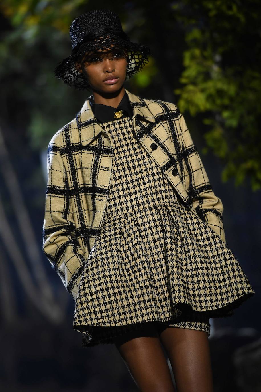 La firma propone un verano en trenzas, sombrero de yute y románticos vestidos con sandalias de esparto: así los llevaremos