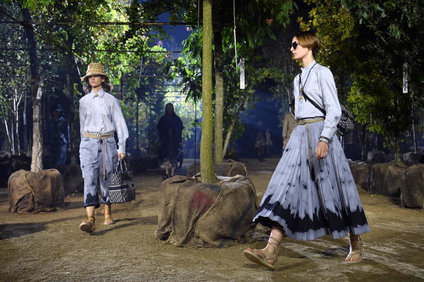 La firma propone un verano en trenzas, sombrero de yute y románticos vestidos con sandalias de esparto: así los llevaremos