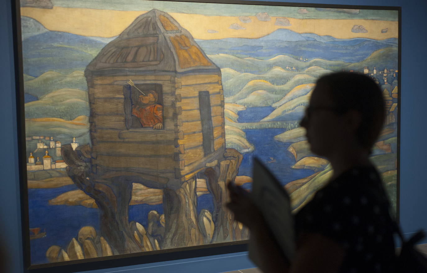 La Colección del Museo Ruso de Málaga descubre la figura expansiva del artista, viajero y promotor cultural en la muestra 'En busca de Shambala'.