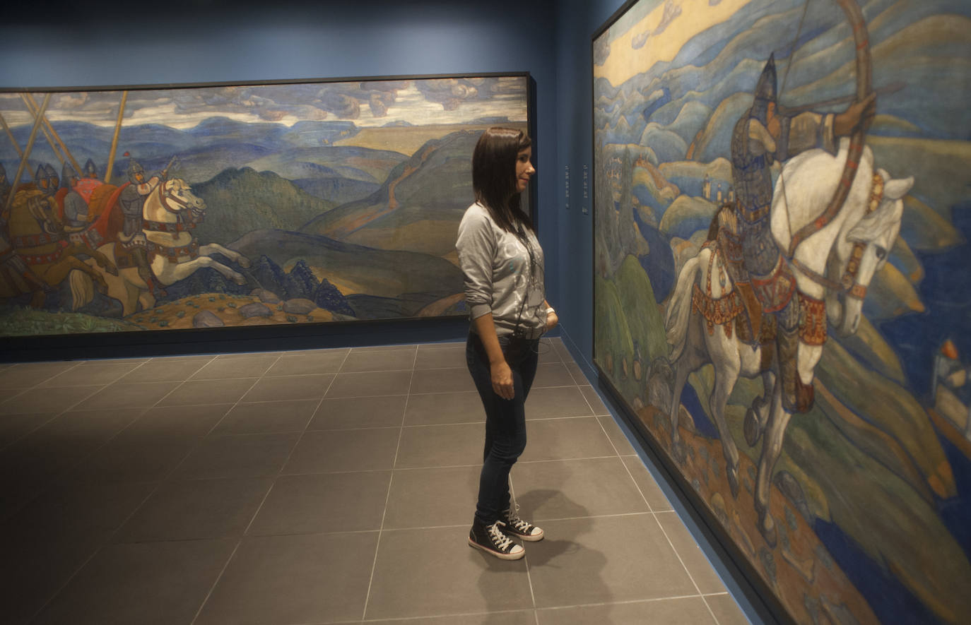 La Colección del Museo Ruso de Málaga descubre la figura expansiva del artista, viajero y promotor cultural en la muestra 'En busca de Shambala'.