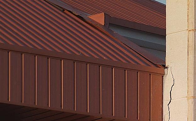 Las grietas aparecieron en varios puntos de la estructura por el peso de la cúpula y el asentamiento del edificio. 