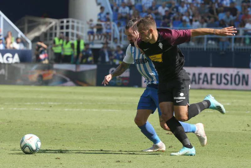 El partido en la Rosaleda entre el Málaga y el Sporting, en fotos